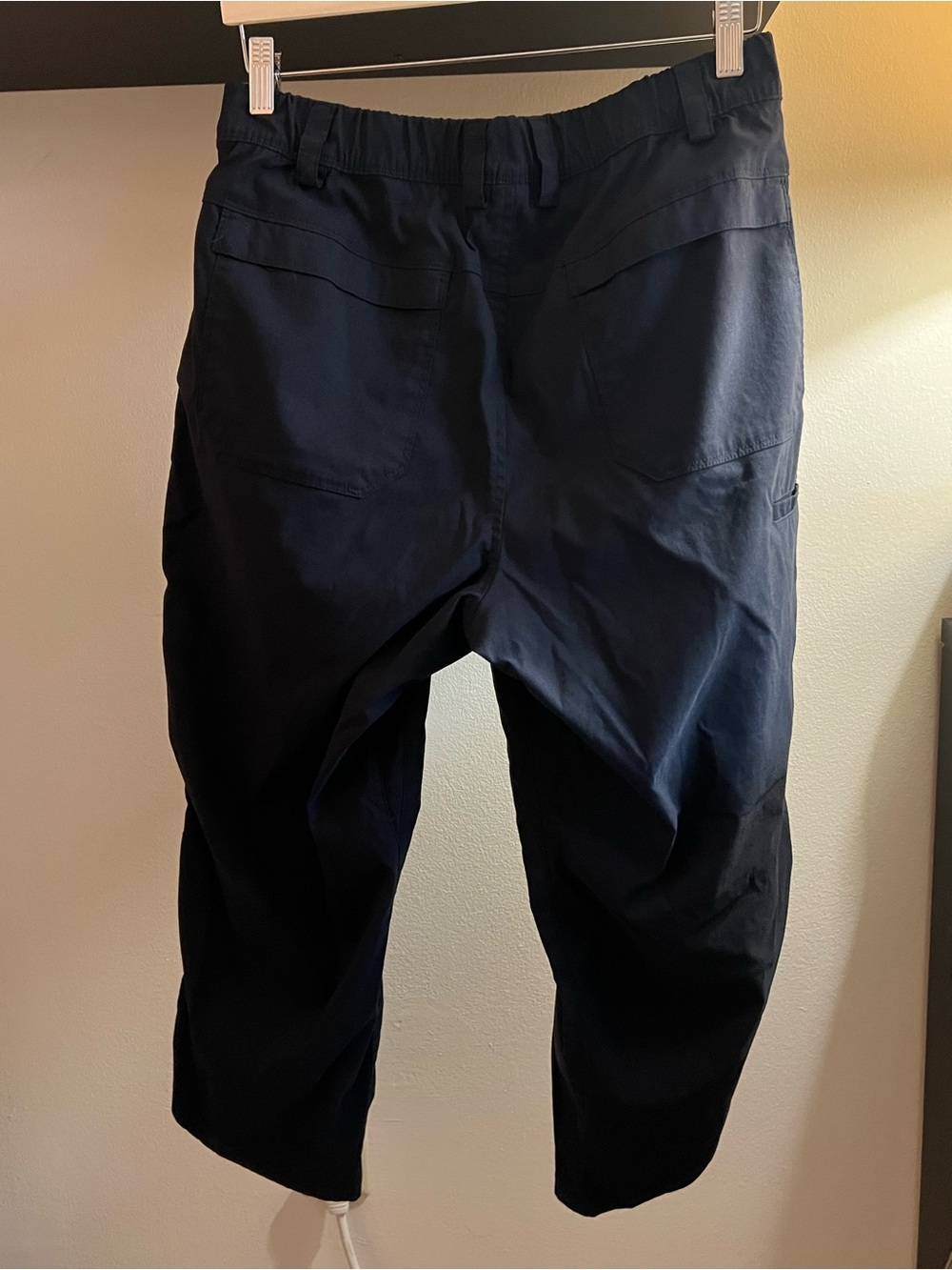 Duluth Trading, women’s Dry on the Fly Capris, Zip pockets, Black, sz 18 - Picture 2 of 5